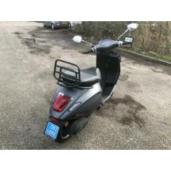 Vespa sprint Voorrekje + Achterrekje