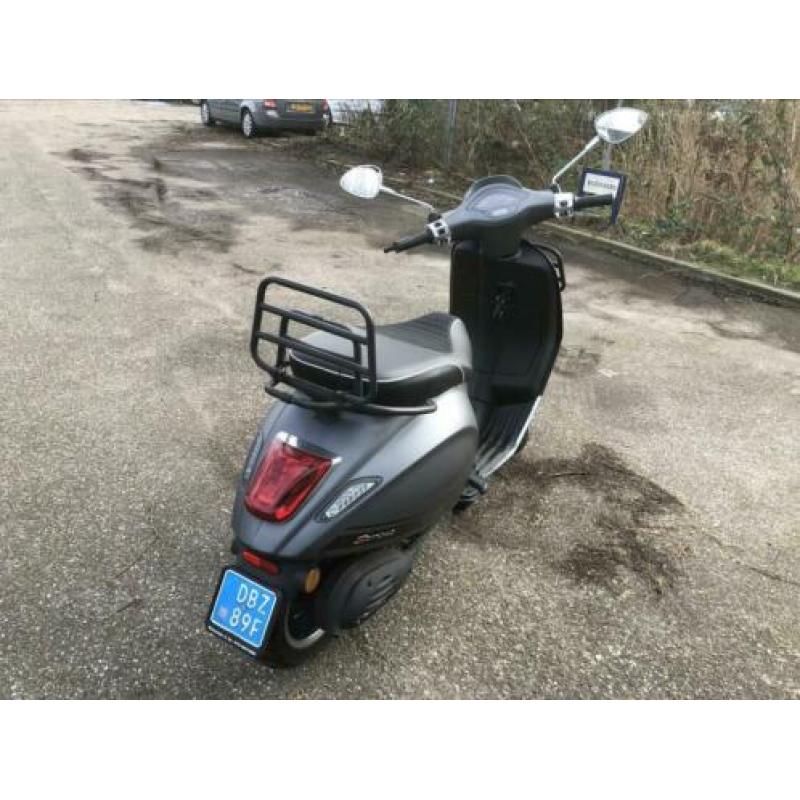 Vespa sprint Voorrekje + Achterrekje