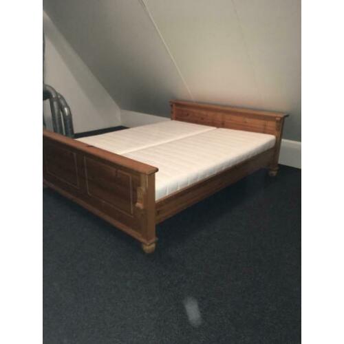 Bed 2 pers, lattenbodem, matrassen, deken, kussens
