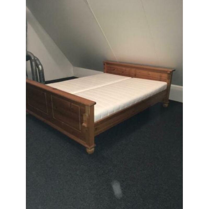 Bed 2 pers, lattenbodem, matrassen, deken, kussens