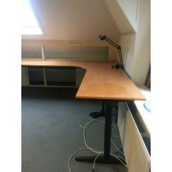 Ikea hoekbureau in goede staat