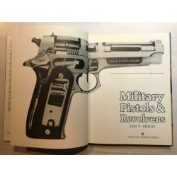 Militiar Pistool en Revolvers boek leger WWII schietsport