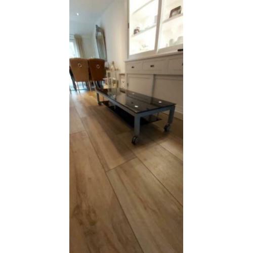 Tv meubel zwart glas met zwenkwielen