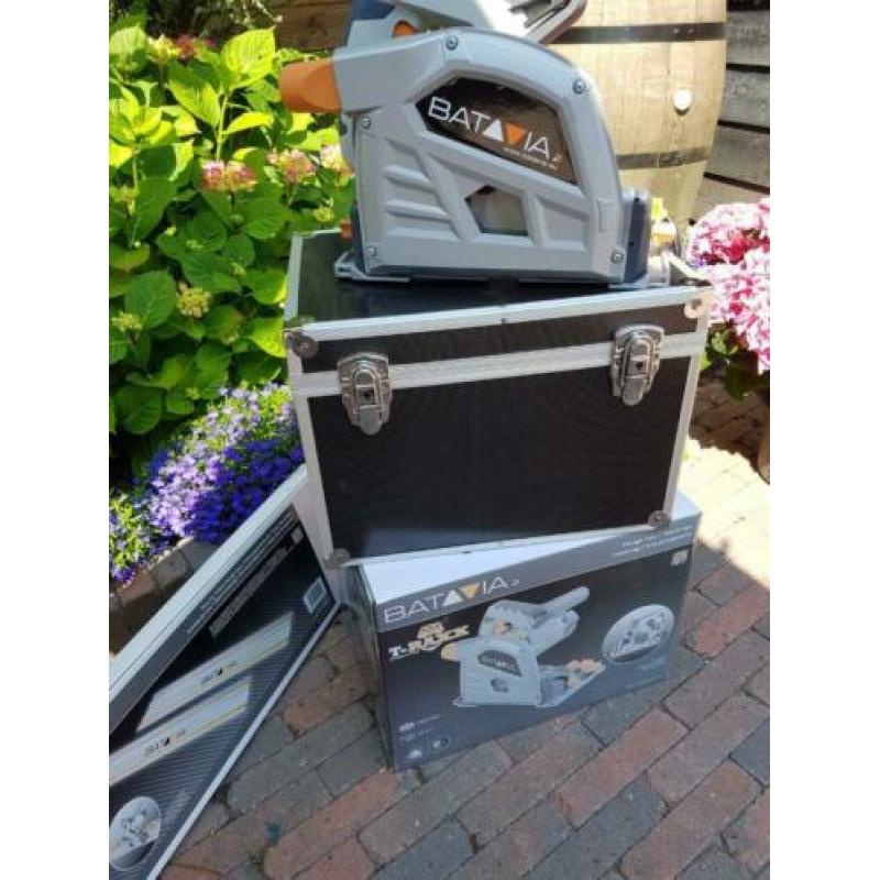 Aanbieding invalzaag 1400 Watt Met zaaggeleiders 2 x 70 cm
