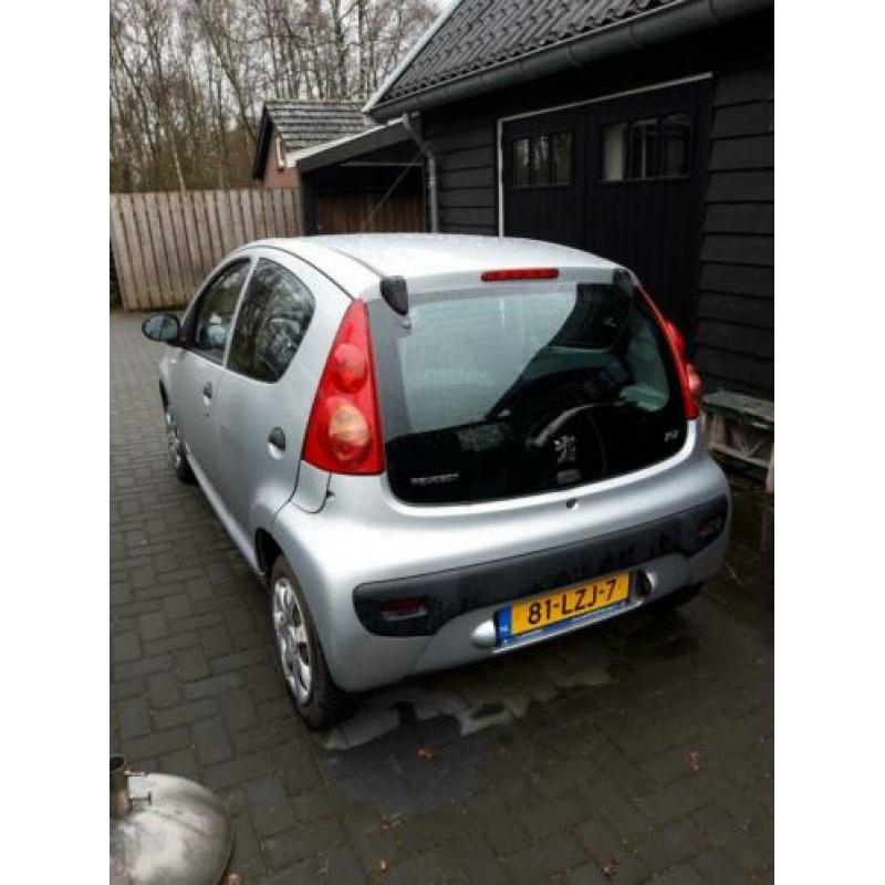 Peugeot 107 1.0 12V 5Deurs auto 2010 Grijs