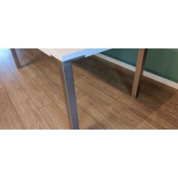 Eetkamertafel - wit met aluminium - Jan des Bouvrie