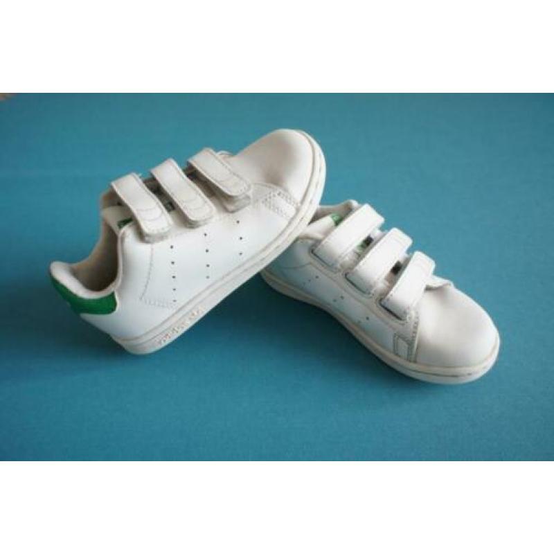 25-8243 Sneakers met klittenband; Stan Smith, Adidas, mt. 26