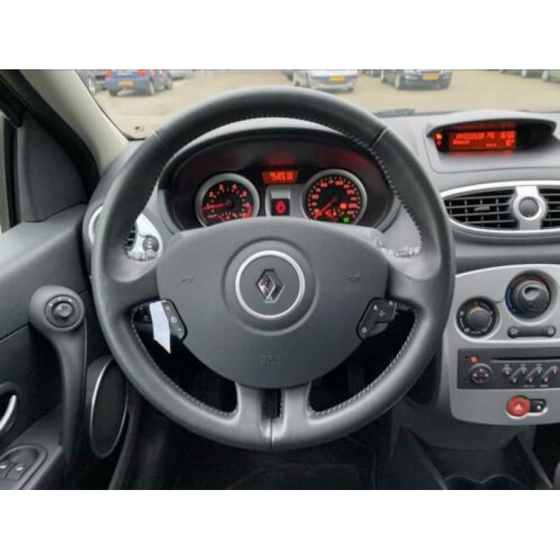 Renault Clio 1.2 TCE 101pk Special Rip Curl 58.057 km N.A.P