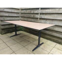 Ahrend bureau vergader tafel ( in hoogte verstelbaar )