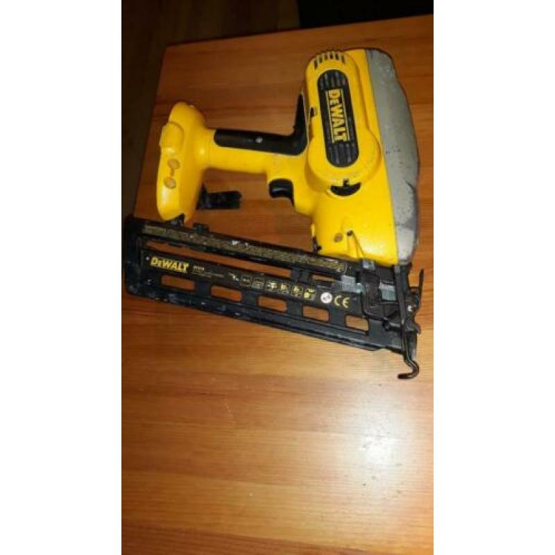Dewalt DC618 18 V afwerk tacker body VERKOCHT