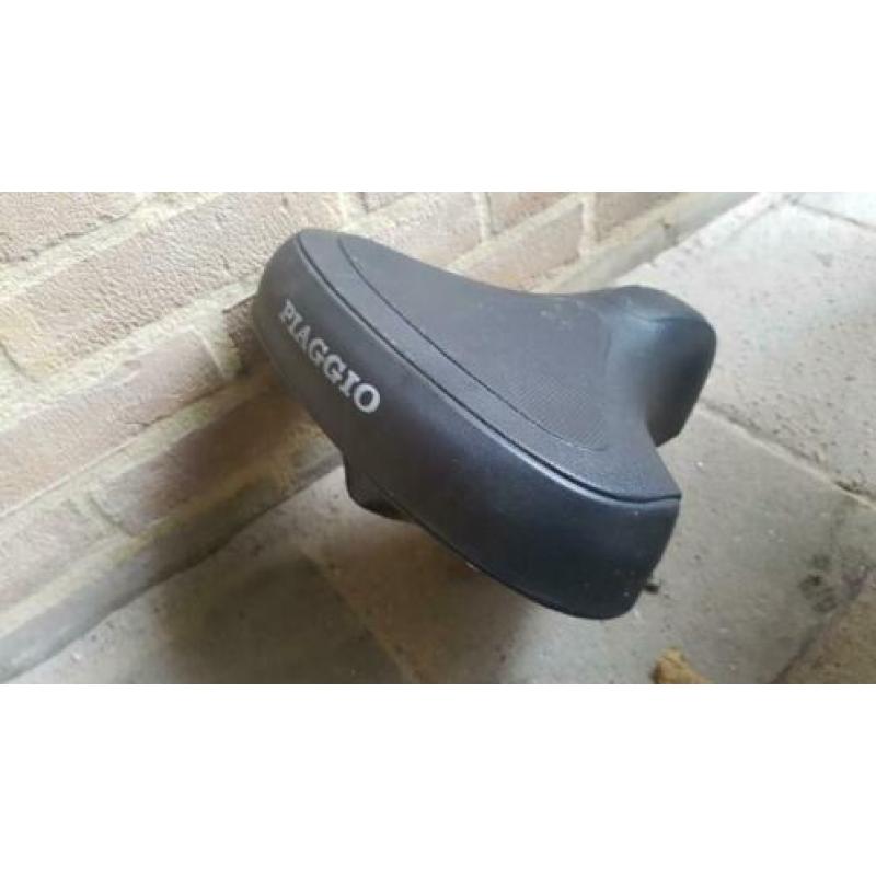 Piaggio scooter brommer zadel