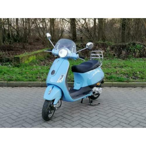 Heerlijk rijdende vespa lx 50 snor