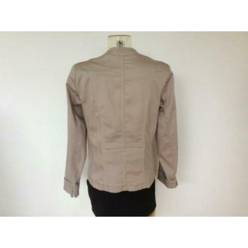 Mooi ecru/ beige getailleerd Witteveen jasje mt 42, L