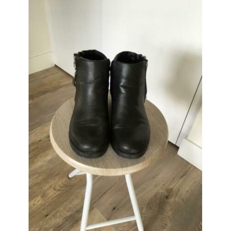 Stoere halfhoge laars maat 38