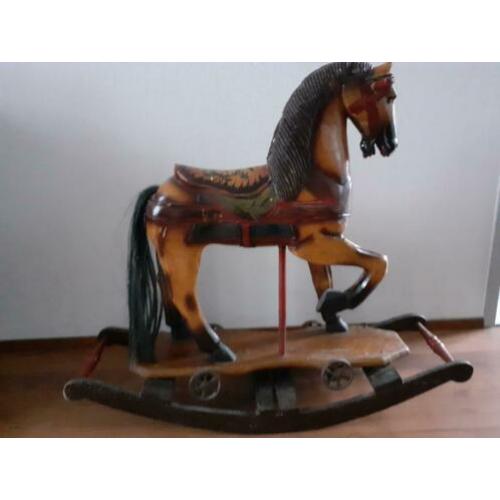 Prachtig houten hobbelpaard met mooie schilderingen