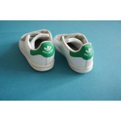 25-8243 Sneakers met klittenband; Stan Smith, Adidas, mt. 26