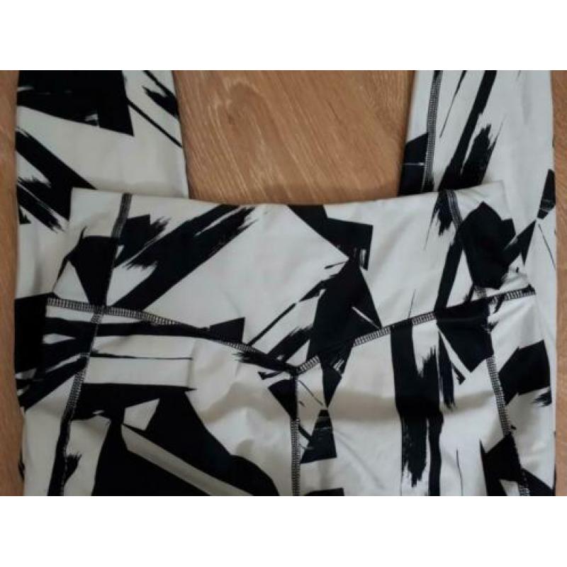 Nike legging maat s zwart wit