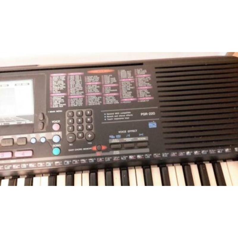 Yamaha psr 220 keyboard.