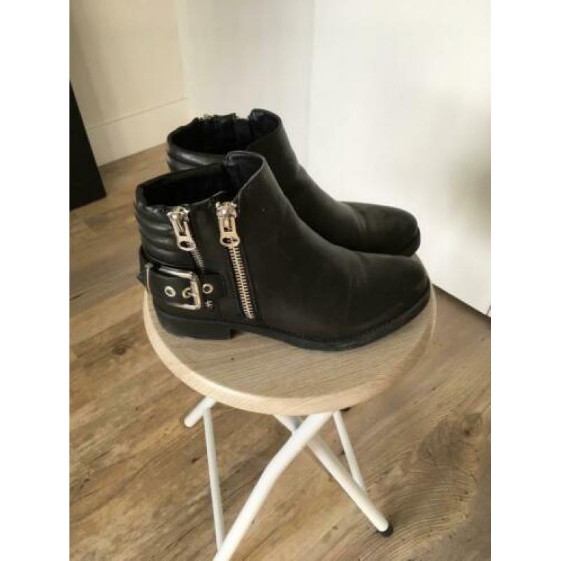 Stoere halfhoge laars maat 38
