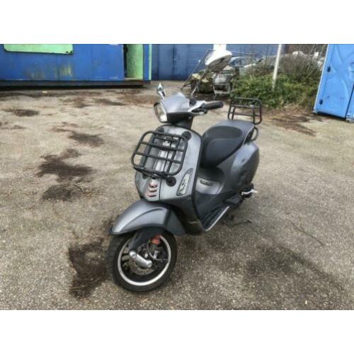 Vespa sprint Voorrekje + Achterrekje