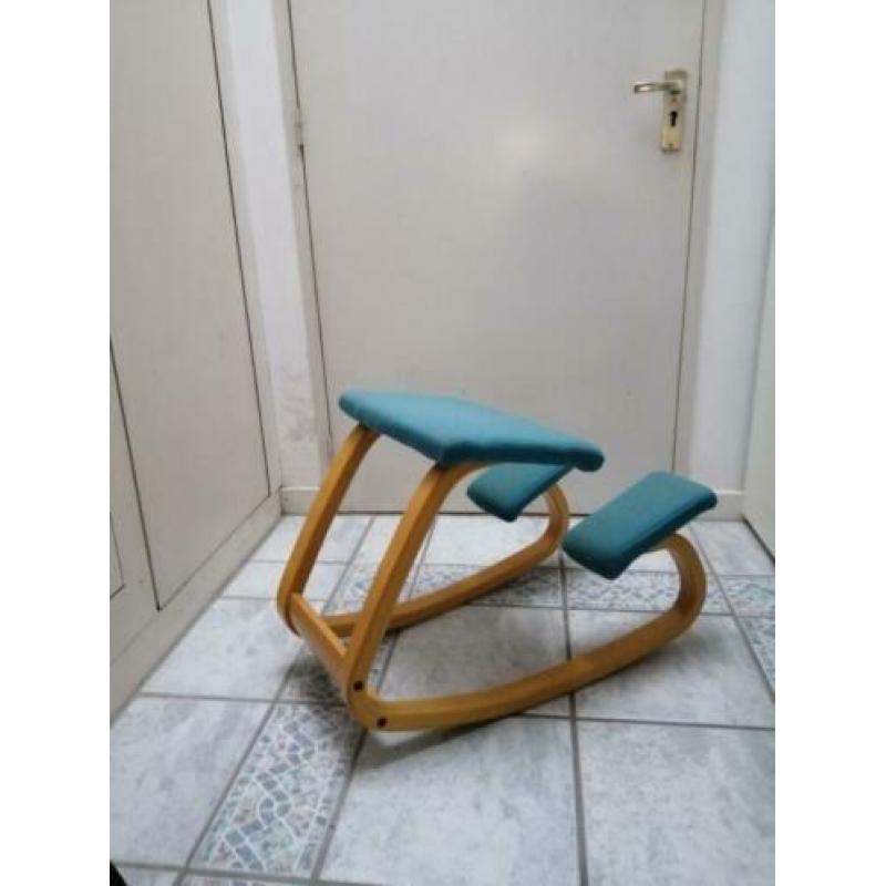 Stokke balans kniestoel turqoise