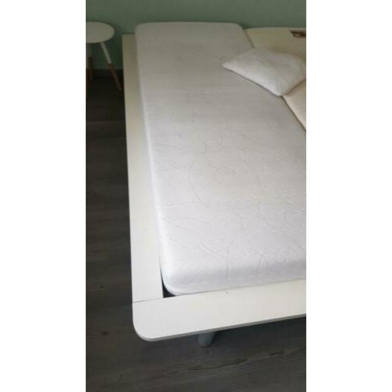 2 persoonsbed incl lattenbodem en matrassen