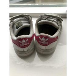 Adidas wit met donkerroze maat 22