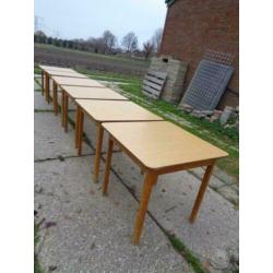 6 vierkanten knutseltafels / werktafels./ hobbytafels