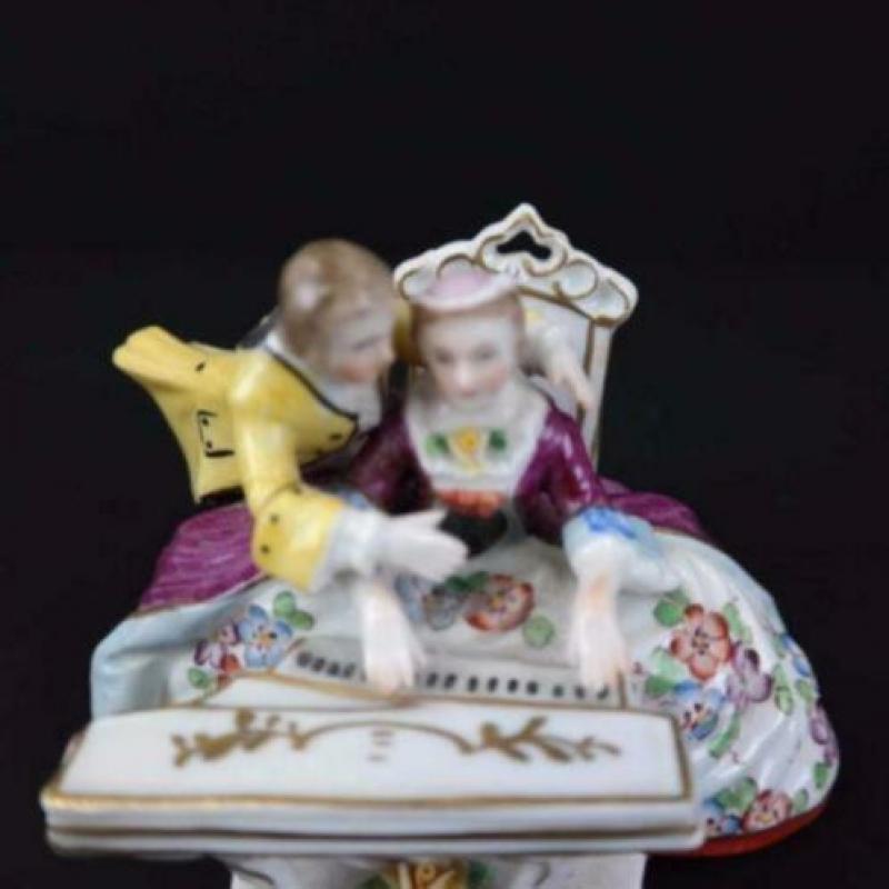 Sitzendorf porseleinen beeld - Vrouw en man met piano