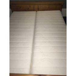 Bed 2 pers, lattenbodem, matrassen, deken, kussens