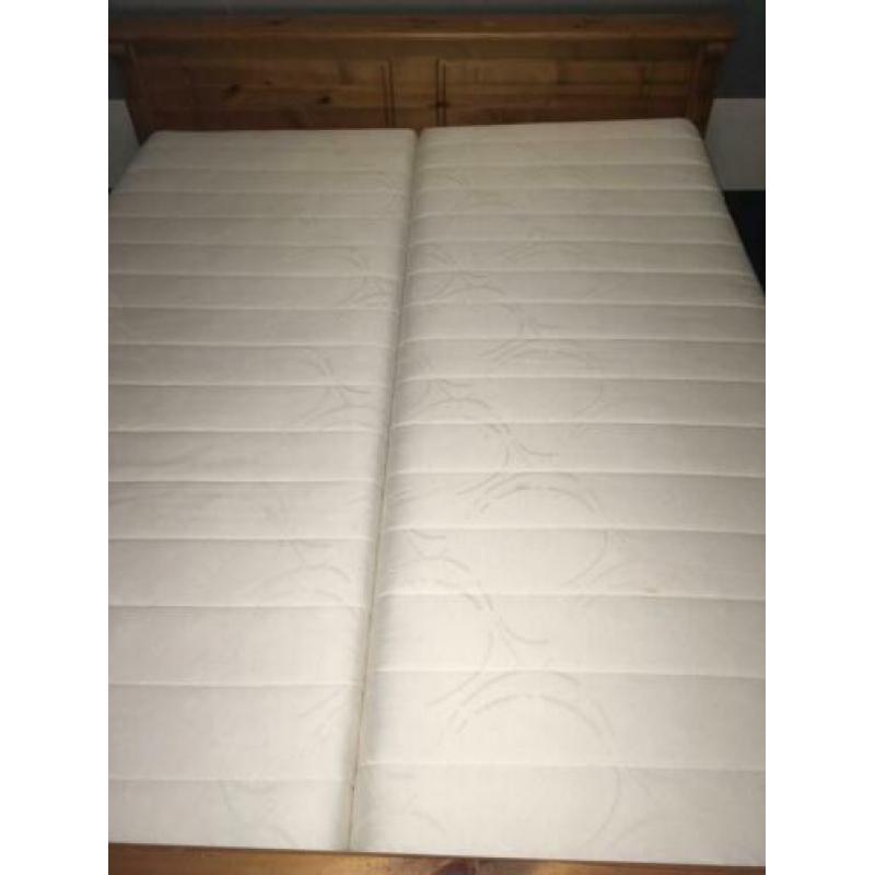 Bed 2 pers, lattenbodem, matrassen, deken, kussens