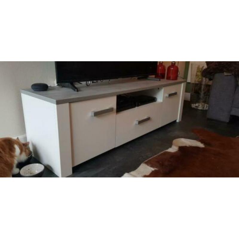 Tv meubel en salon tafel
