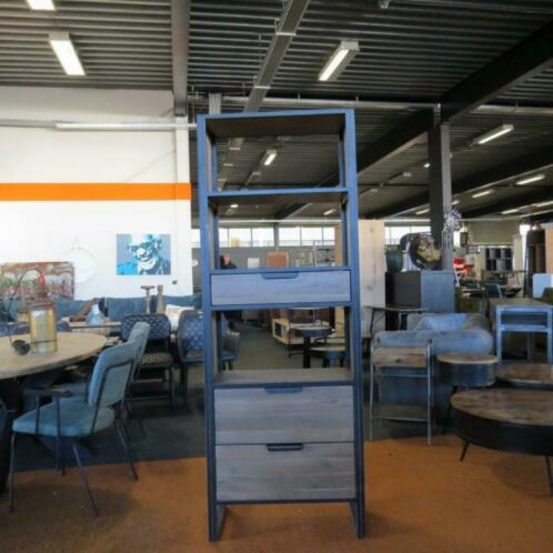 boekenkast Organza 40% korting bij Meubelmepper in Enschede