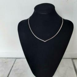 Zilveren ketting met platte schakels.