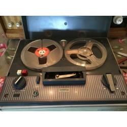 Oude bandrecorder van aristona voor de liefhebber.