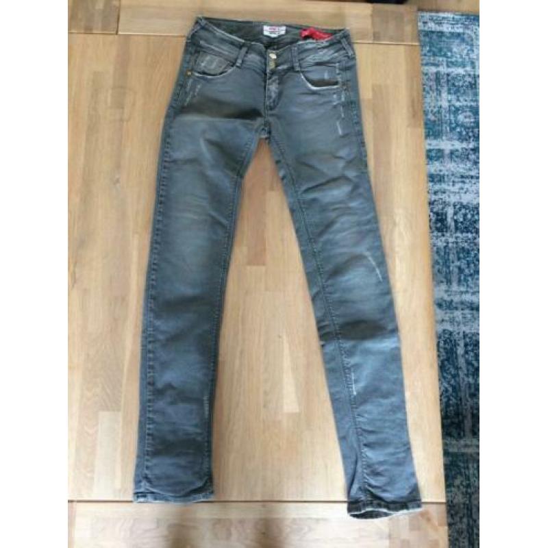 Broeken 26 27 36 38 s m