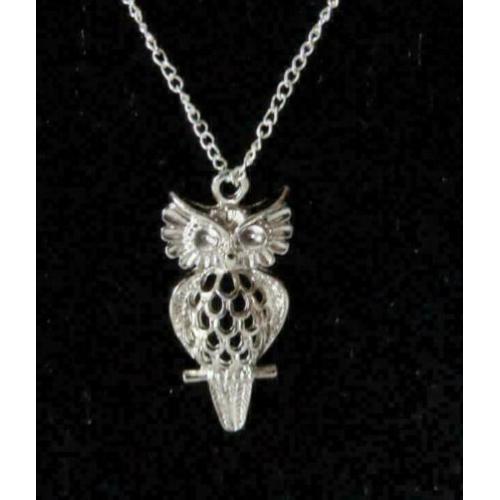 zilverkleurige ketting met zilverkleurige uil
