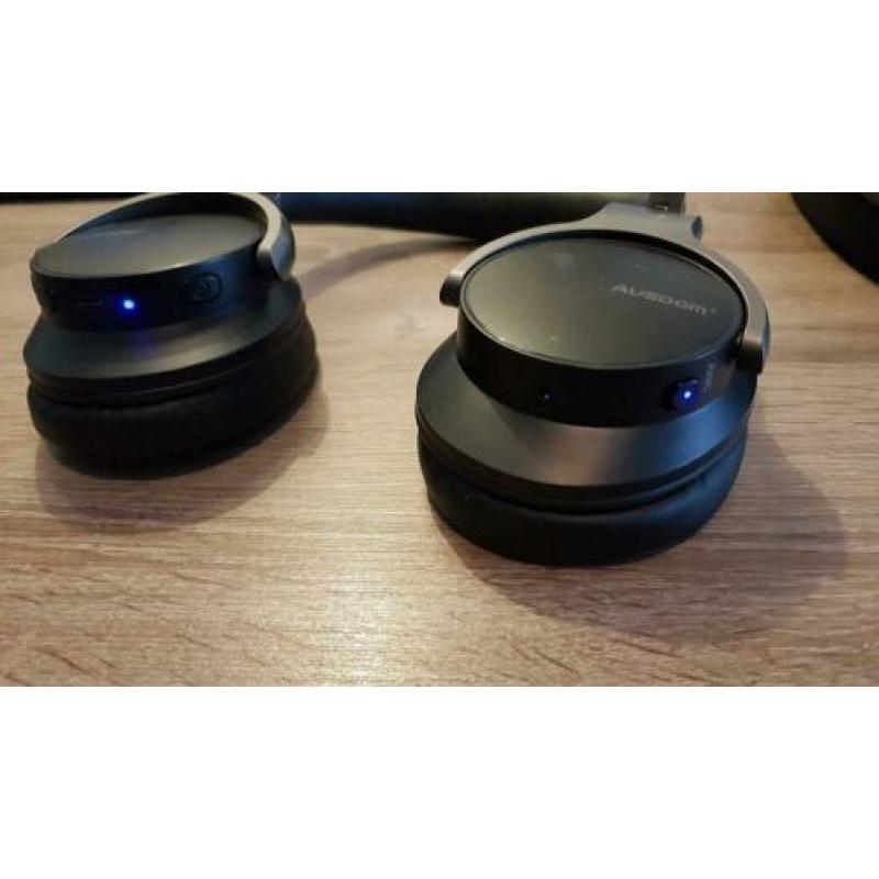 ausdom draadloze bluetooth hoofdtelefoon kan op de telefoon