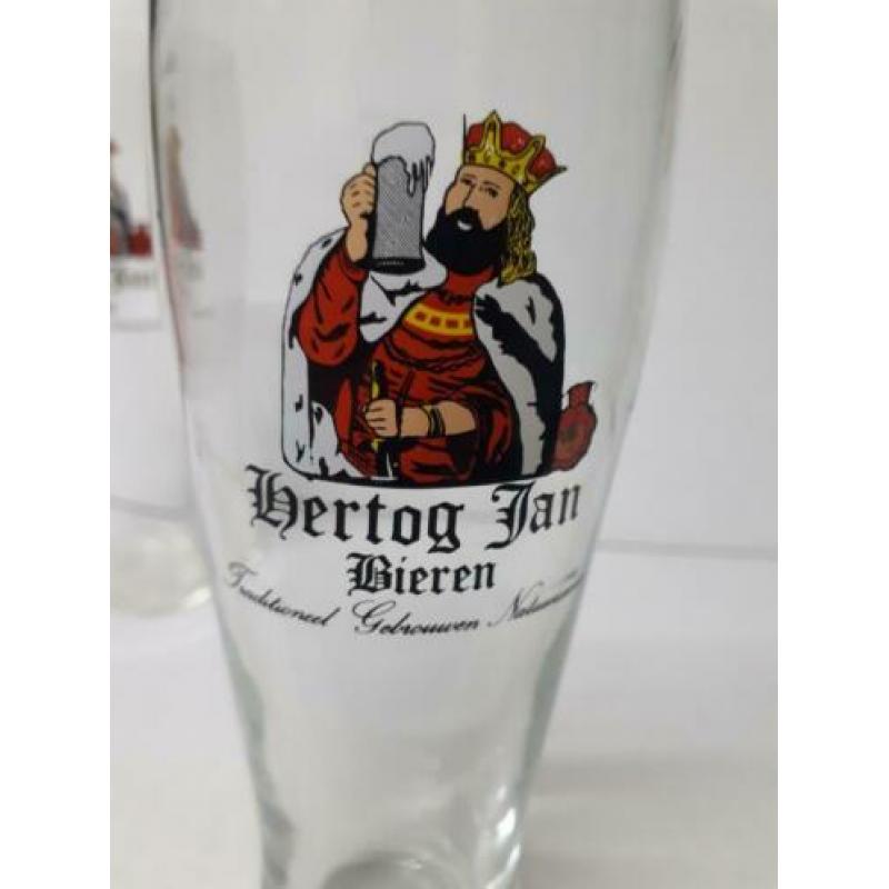 2 verschillende hertog jan bierglazen. zie foto's