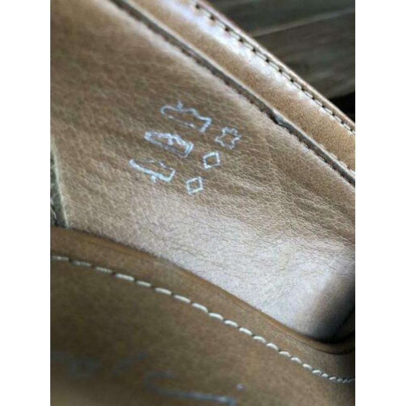 Leren Peep toe pumps met gesp