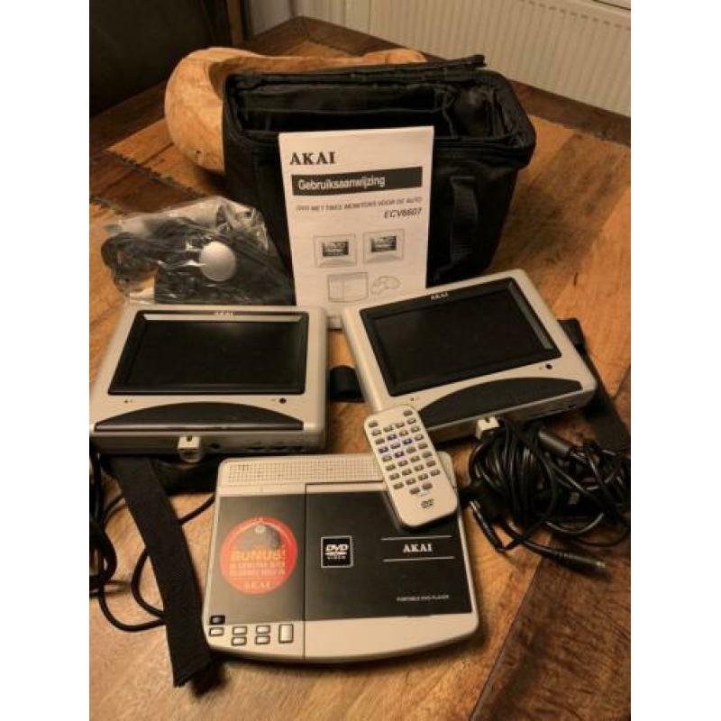 Akai ECV6607 DVD speler met 2 monitors voor in auto