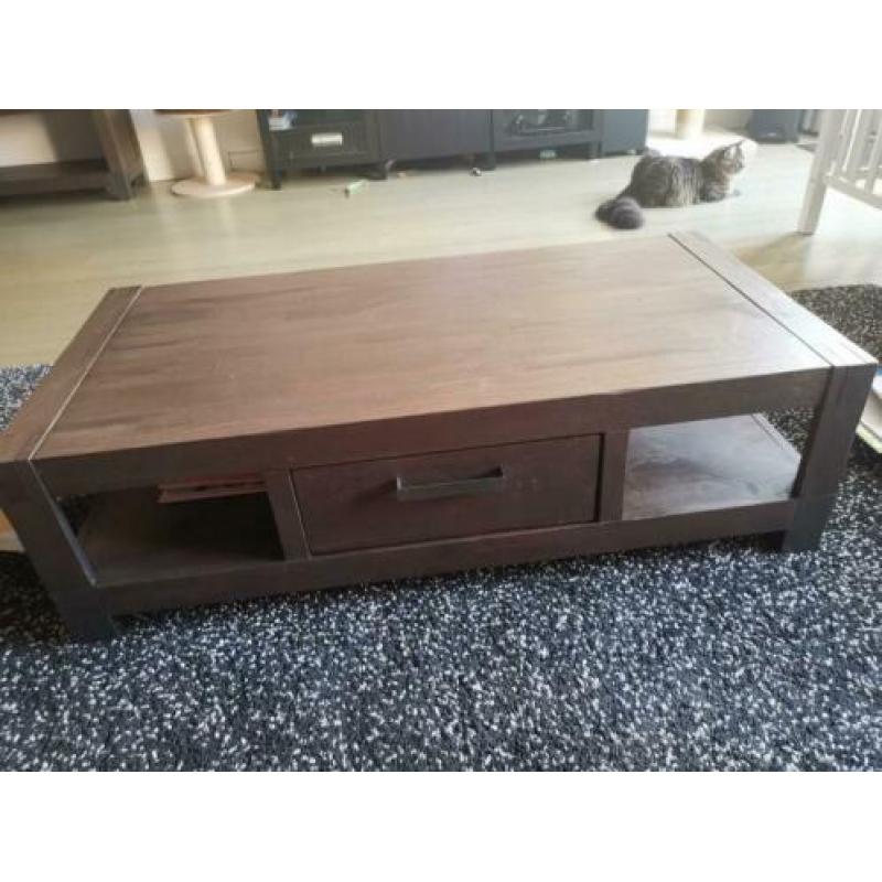 Eettafel met bijpassende salontafel en eettafel fauteuils
