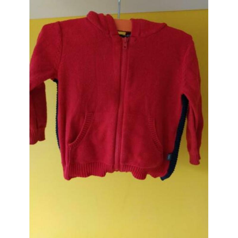 Heel mooi vest van Imps en Elfs mt 68 rood met blauw breisel