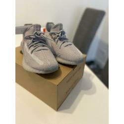 Yeezy Boost 350 V2 Tail Light 40 2/3