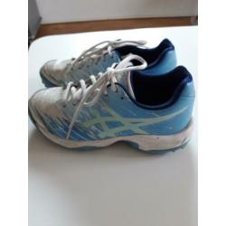 assics buitenhockey schoen maat 35,5