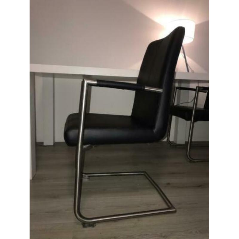 Tafel + stoelen + lamp