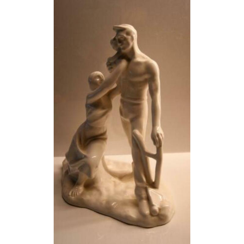 Wit plateel beeld art deco van een arbeider vrouw en kind