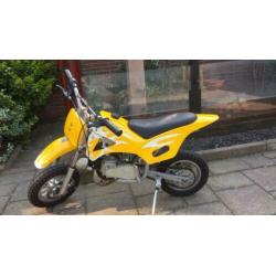 Twee minibike’s ,,Gereserveerd “