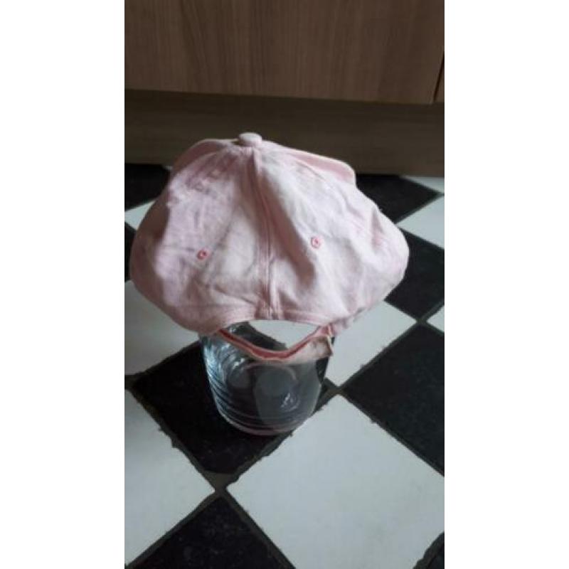 Licht roze pet met geborduurde bloemen maat 58