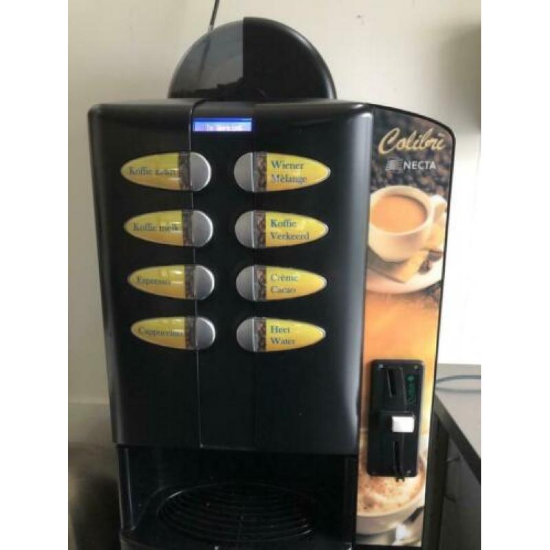 Koffiemachine met muntinworp